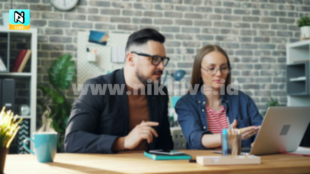 Guiding Hosts’ Expertise Sharing Stream as Niki Live Agents